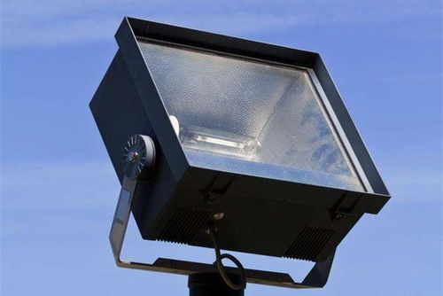 御华尊led灯具厂家一文教你看懂投光灯和泛光灯的区别